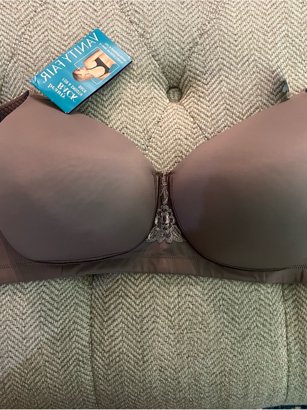 Vanity Fair Smooth Molded Bra in Taupe Brown